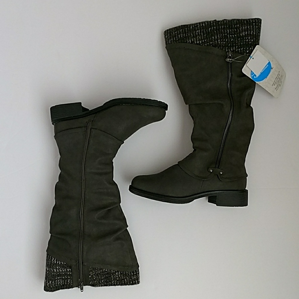 NWT Muk Luk Boots 6